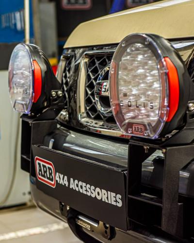 *                                                                                                       Nissan Patrol Y-61 Safari