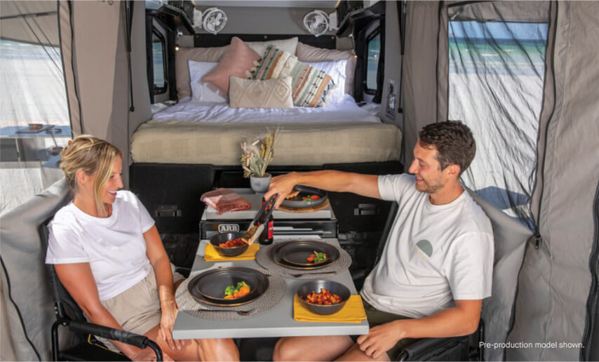 Кемпер ARB: обеденный стол